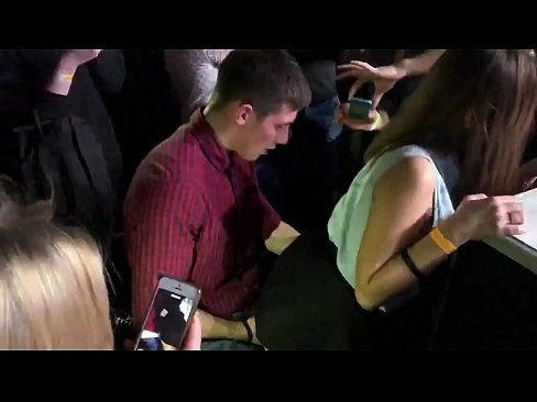 ❤️ Sexo real nunha discoteca rusa. Moza rusa de 18 anos no ano e na vaxina follada nunha discoteca ❤ Porno ruso en % gl.mrpornogratis.ru % ❌